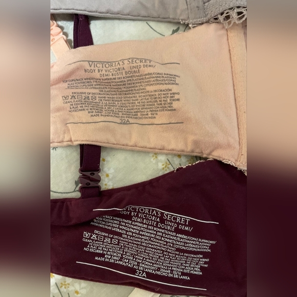 Victoria secret lace bra 4pc bundle Wow! 🤩🥰 - Picture 2 of 7